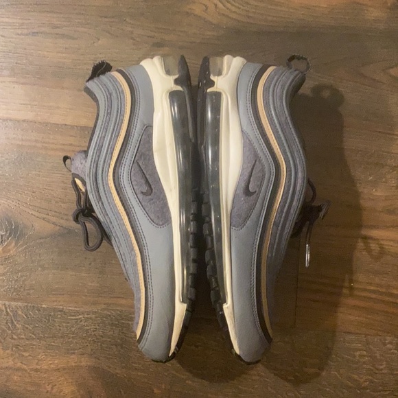 Air maxes - Picture 3 of 6